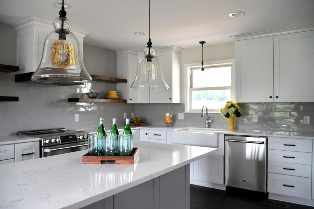 bright-cheery-kitchen-in-a-new-home-that-is-very-inviting-to-guest-enjoying-a-cozy-new-9lbZ3Y